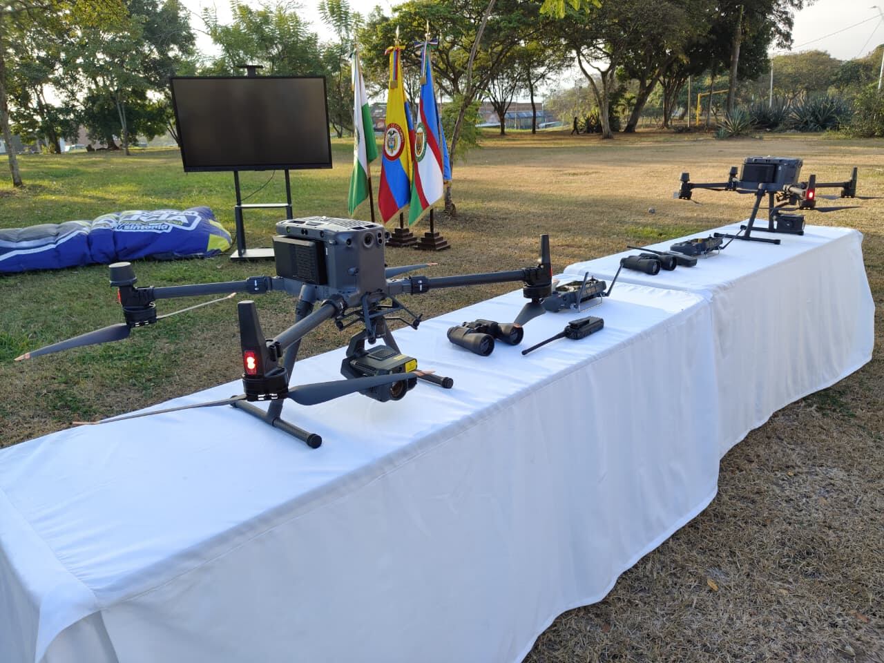 Cali refuerza la lucha contra la delincuencia con entrega de drones a la Policía