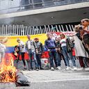 Mauricio Martínez ganó reconocimiento por quemar una bandera del M-19 con la cara de Petro en medio de un plantón en contra de la reforma a la salud.