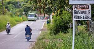 En ciertos puntos de las carreteras rurales hay retenes ilegales. Supuestos campesinos deciden quiénes pueden ingresar.