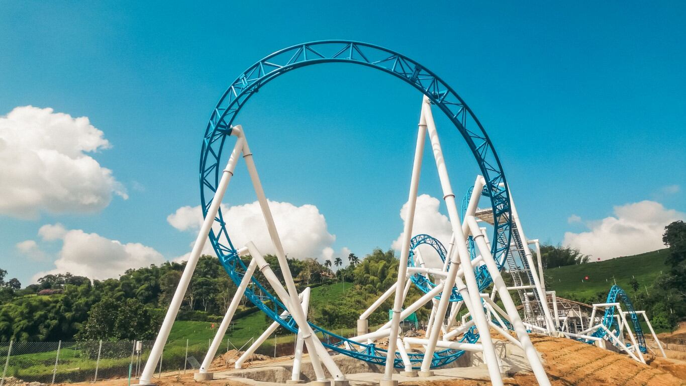 Así es la nueva montaña rusa Avix, del Parque del Café, inspirada en la riqueza de las aves de Colombia