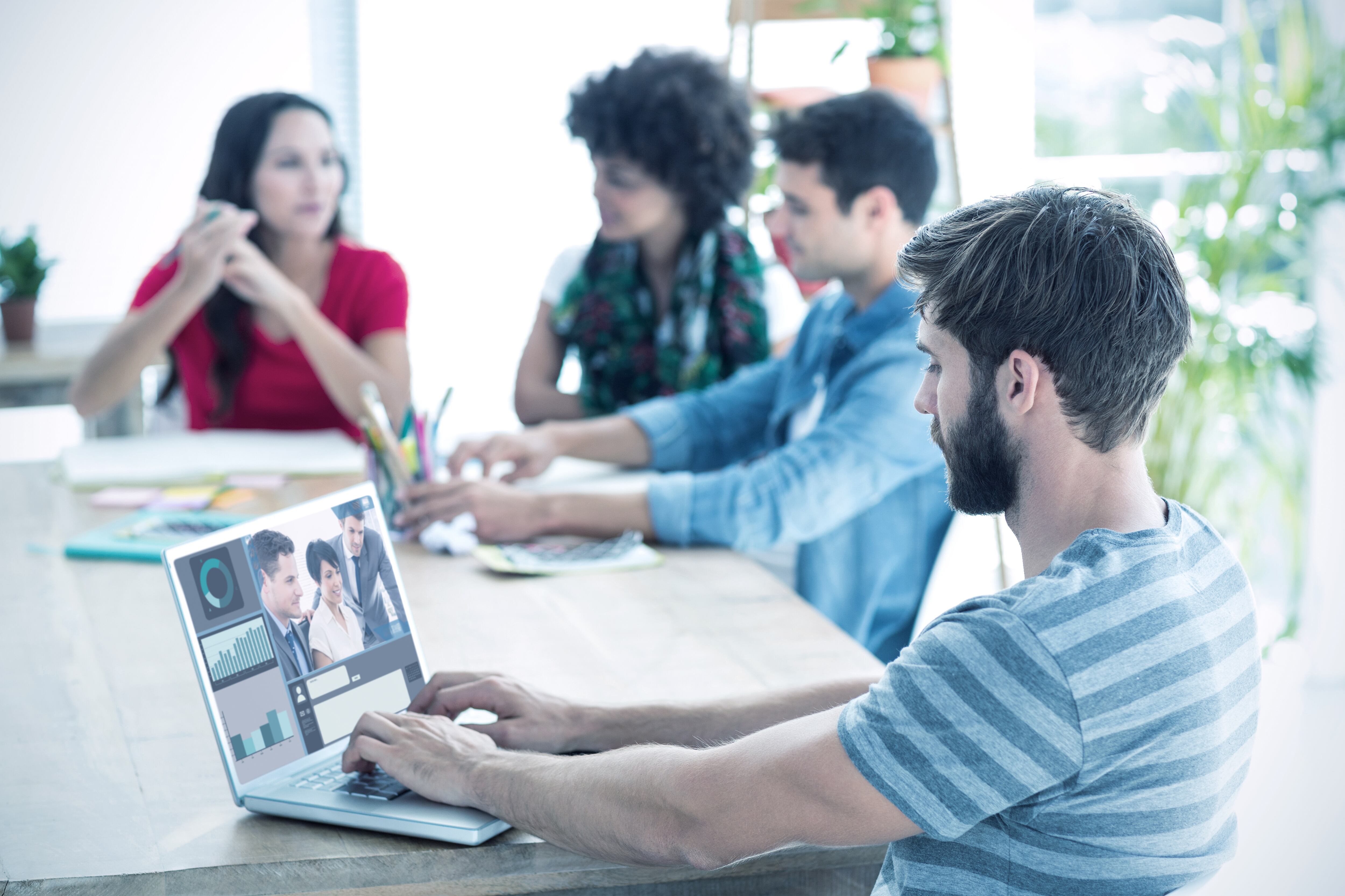 Participantes del programa Campus E Virtual reciben formación sincrónica, desarrollando habilidades clave para enfrentar las demandas del mercado laboral actual.