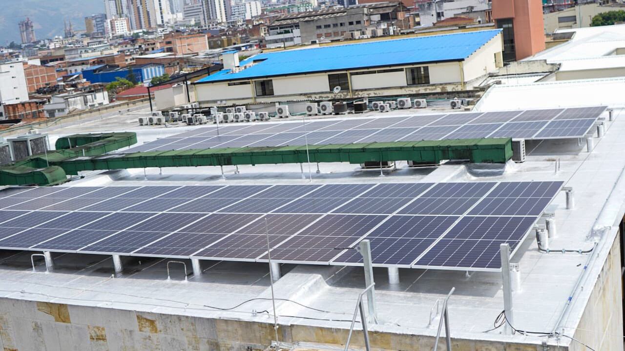 Desde el 1 de marzo están funcionando los paneles solares.