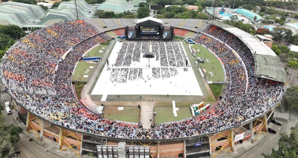 Entrega de computadores en Medellín.