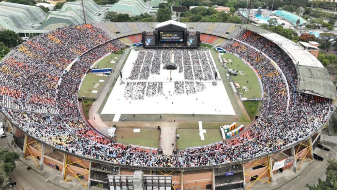 Entrega de computadores en Medellín.