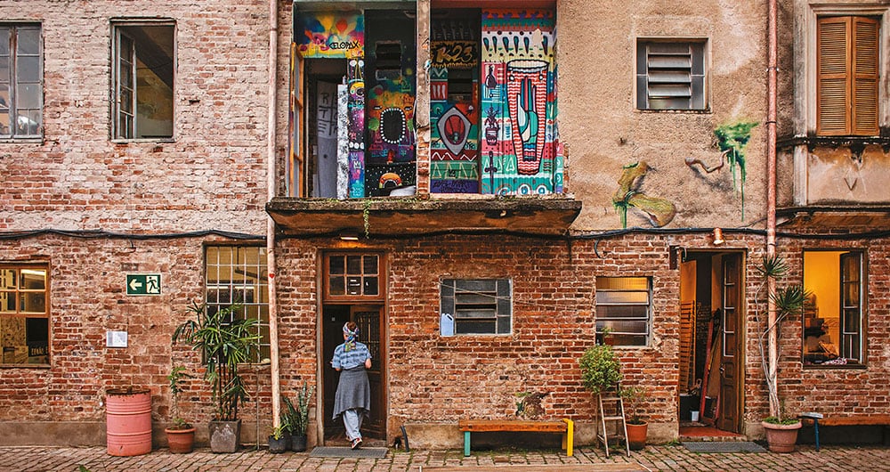 Jackson Brum en su estudio en Vila Flores