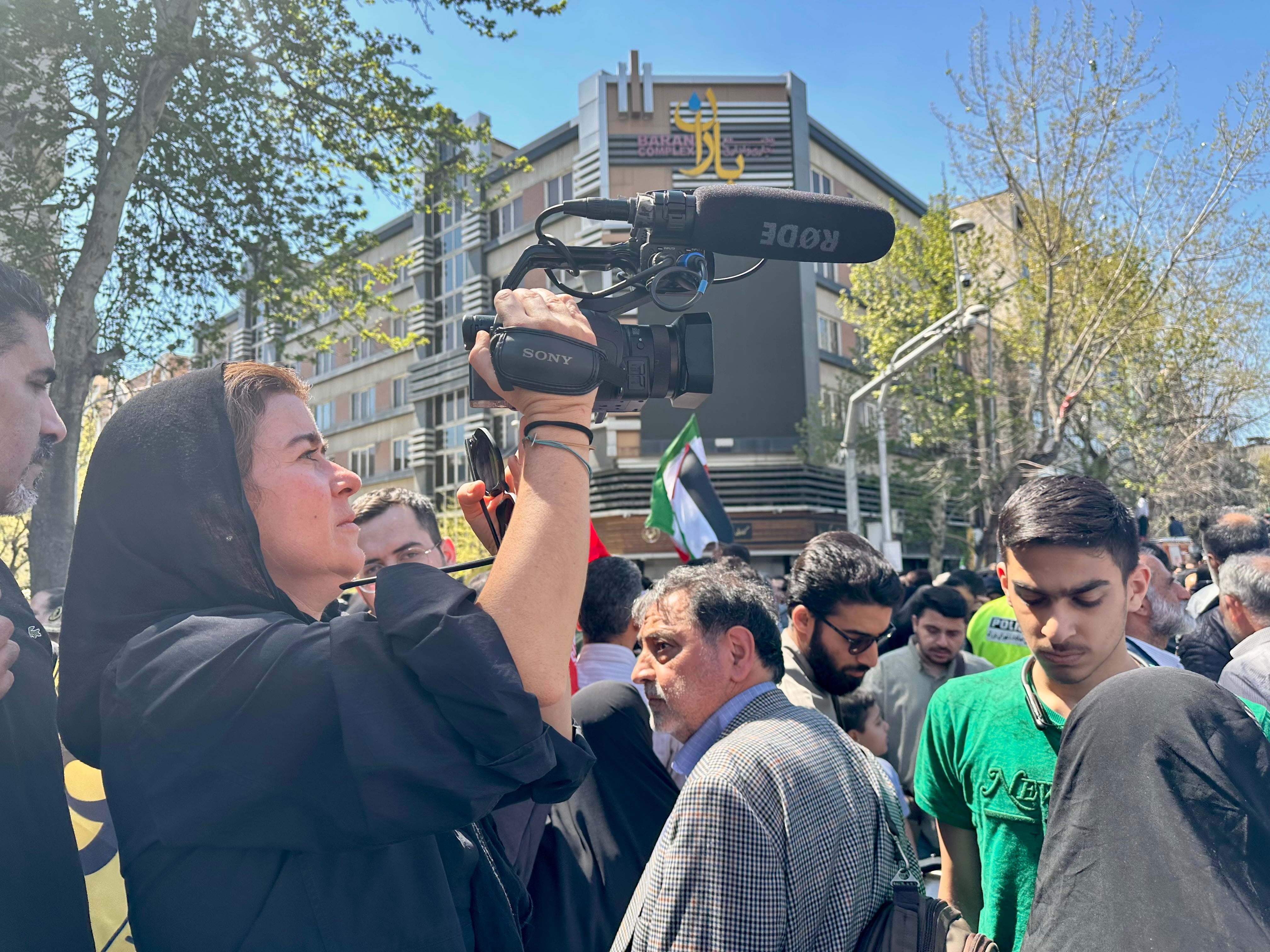 La periodista colombiana Catalina Gómez recibió el reconocimiento a la Excelencia del Premio Gabo 2026, por su labor como corresponsal de guerra.
