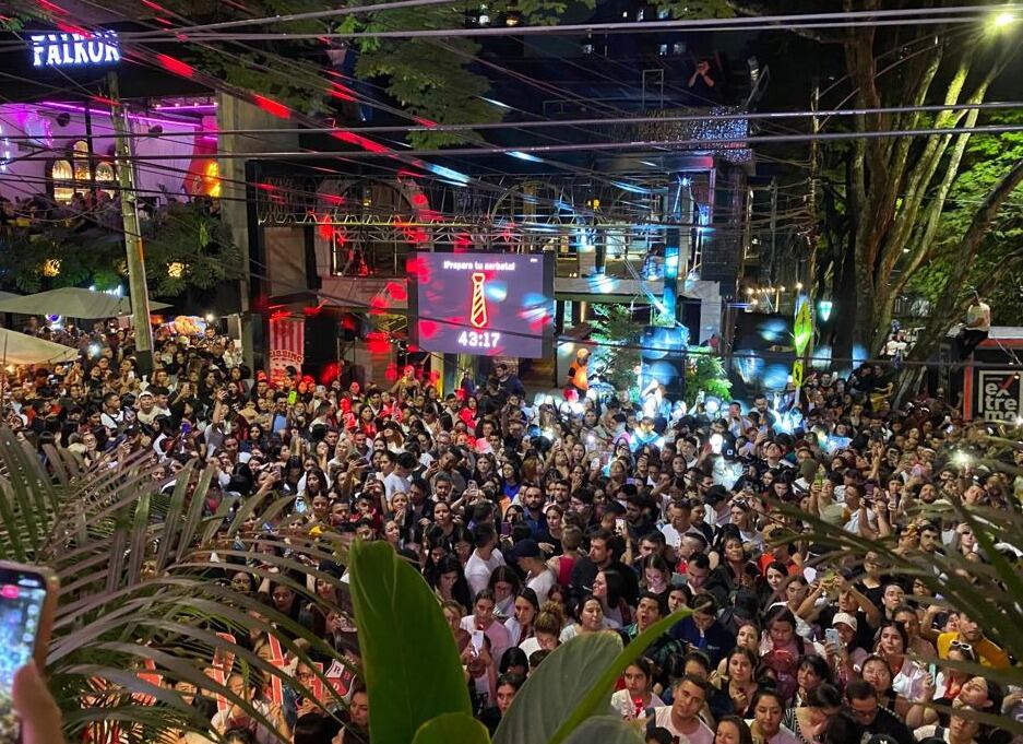 Los fanáticos de RBD esperaron pacientemente por el anuncio.