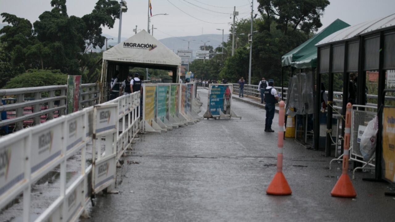 También se anunció el establecimiento de protocolos de bioseguridad para una gradual reapertura comercial.