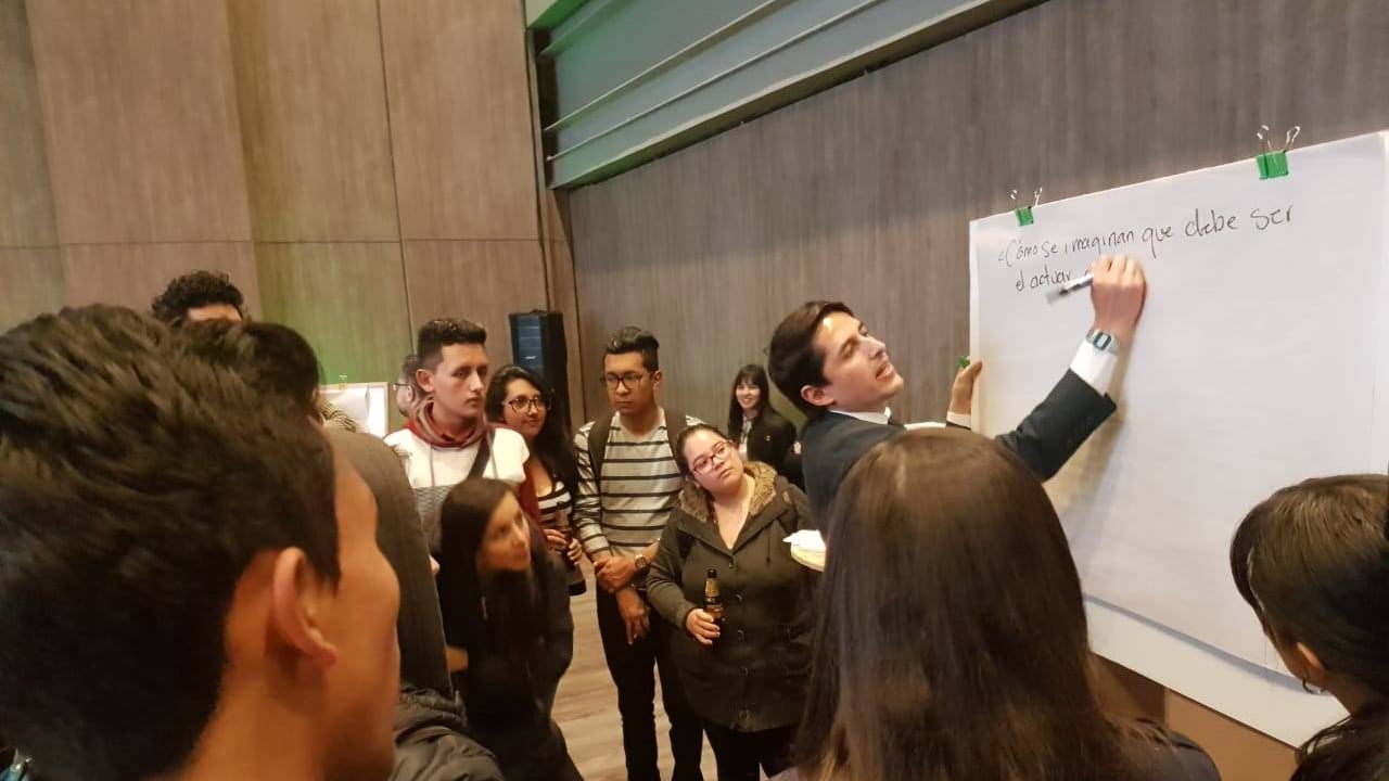 Los asistentes a la Cumbre de Sostenibilidad hicieron sus aportes para la Plataforma 17. Foto: Mauricio Ochoa Suárez.