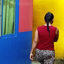 Las mujeres que sientan en la misma mesa a excombatientes y a víctimas del conflicto armado