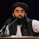 El portavoz de los talibanes, Zabihullah Mujahid en una conferencia de prensa. (Photo by Hoshang Hashimi / AFP)