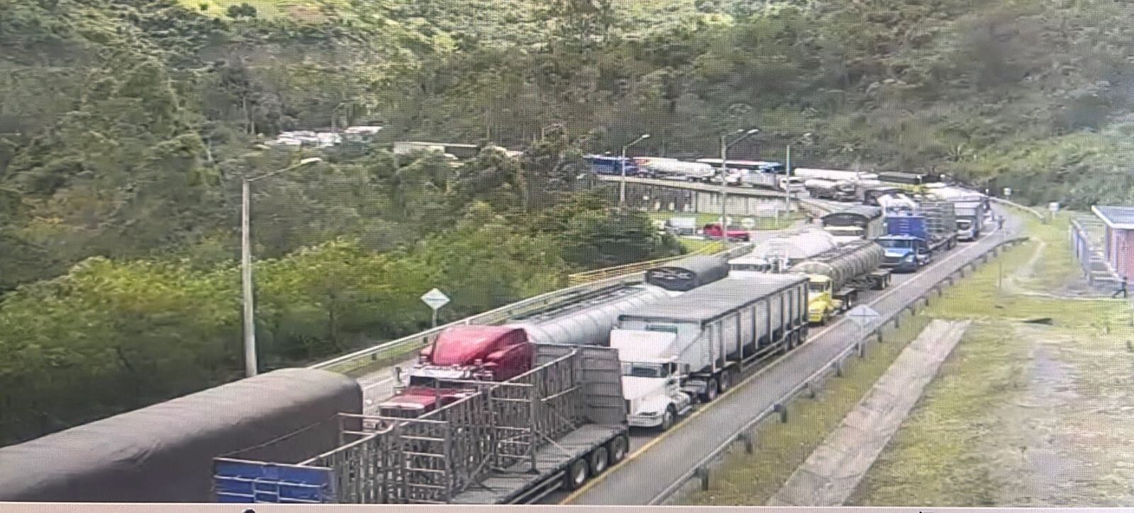 Solo se estaba permitiendo el tránsito de vehículos de carga.