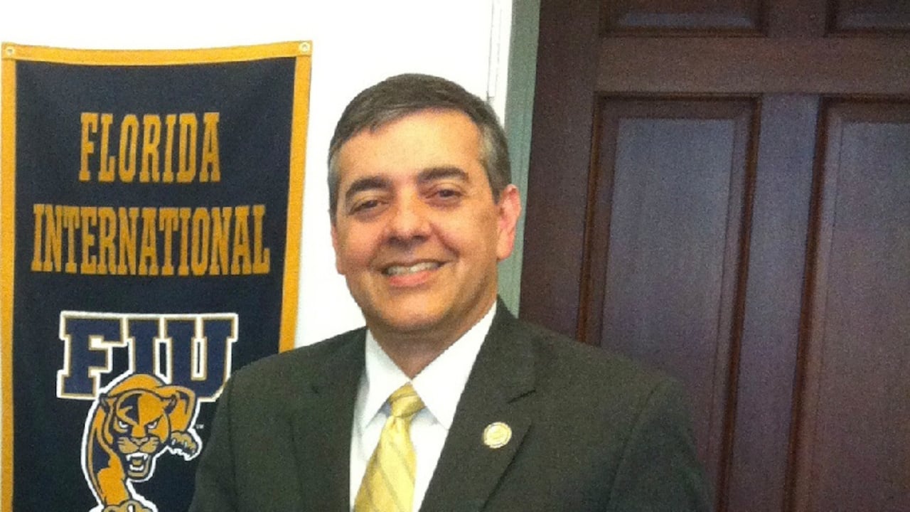 Se trata de David Rivera, quien fue arrestado en el aeropuerto de Atlanta, Georgia y sobre quien pesa varios cargos criminales relacionados con ese contrato suscrito con la principal empresa del Estado en manos del régimen del presidente Nicolás Maduro.