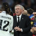 Soccer Football - Champions League - Semi Final - First Leg - Real Madrid v Manchester City - Santiago Bernabeu, Madrid, Spain - May 9, 2023 Real Madrid coach Carlo Ancelotti speaks with Real Madrid's Eduardo Camavinga during the match REUTERS/Isabel Infantes