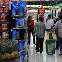 Cali: Precios de alimentos siguen altos en Cali, amas de casa perciben que el costo de la canasta familiar no baja, la inflación baja pero lento. Foto José L Guzmán. El País