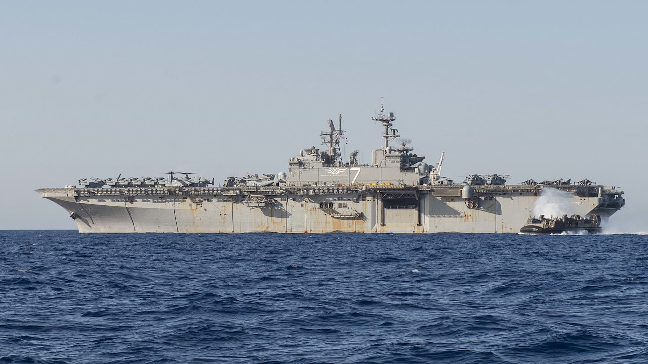 Estados Unidos reubicó dos de sus buques.