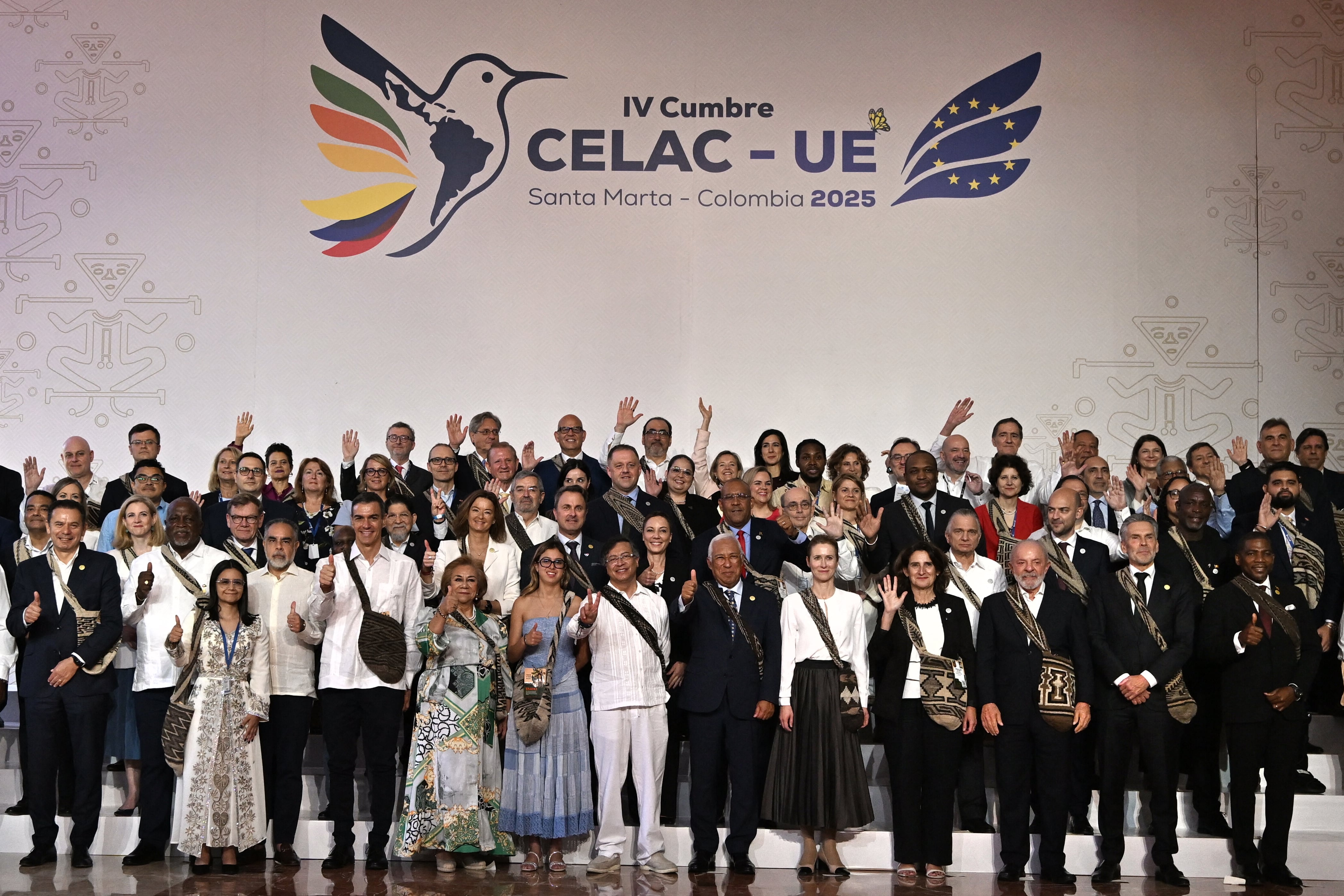la IV Cumbre de la Comunidad de Estados Latinoamericanos y Caribeños (CELAC) y la Unión Europea (UE)
