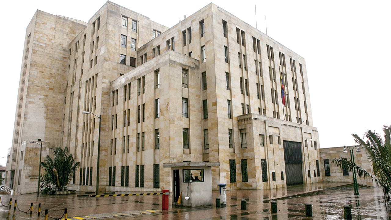 La reciente estrategia basada en deuda externa del Ministerio de Hacienda, con canjes y nuevas emisiones, ha generado la expectativa de monetizaciones, que inciden en la baja del dólar.