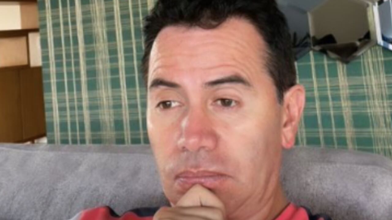 Jhonny Rivera le contesta a un seguidor que le pidió dinero en redes sociales