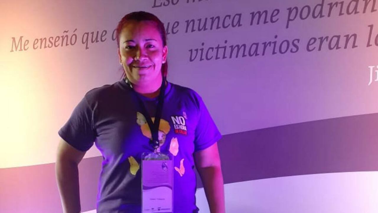 Yirley le hace acompañamiento a mujeres víctimas de violencia sexual con la activación de rutas, y es la representante legal de Mujeres Sembrando Vida.