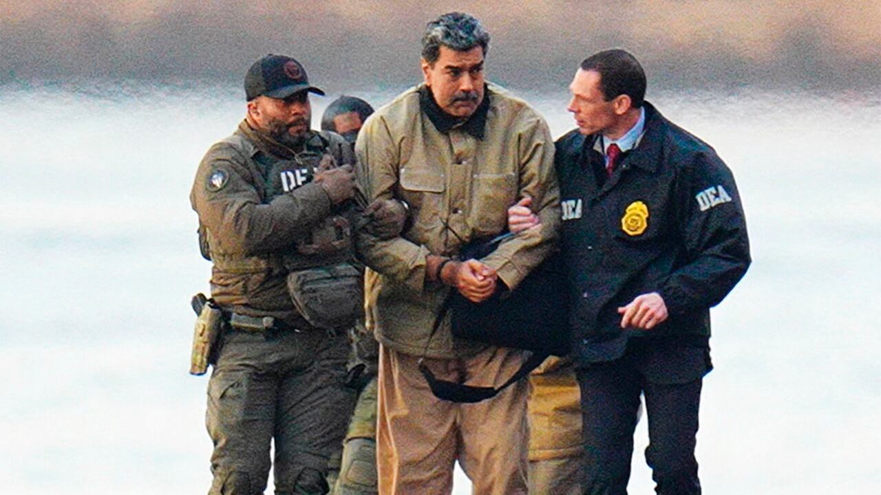 El 3 de enero, cuando Estados Unidos capturó a Nicolás Maduro, en los edificios del régimen la bandera fue izada a media asta. 