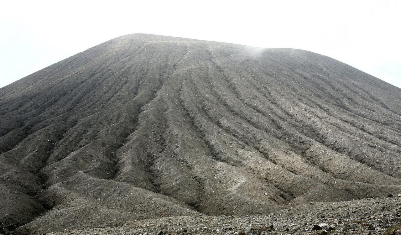 El volcán Rincón de la Vieja en Costa Rica, también entraría en erupción