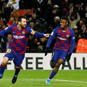 El delantero argentino Leo Messi (i), del FC Barcelona, celebra un gol ante el Granada CF por la Liga de España.