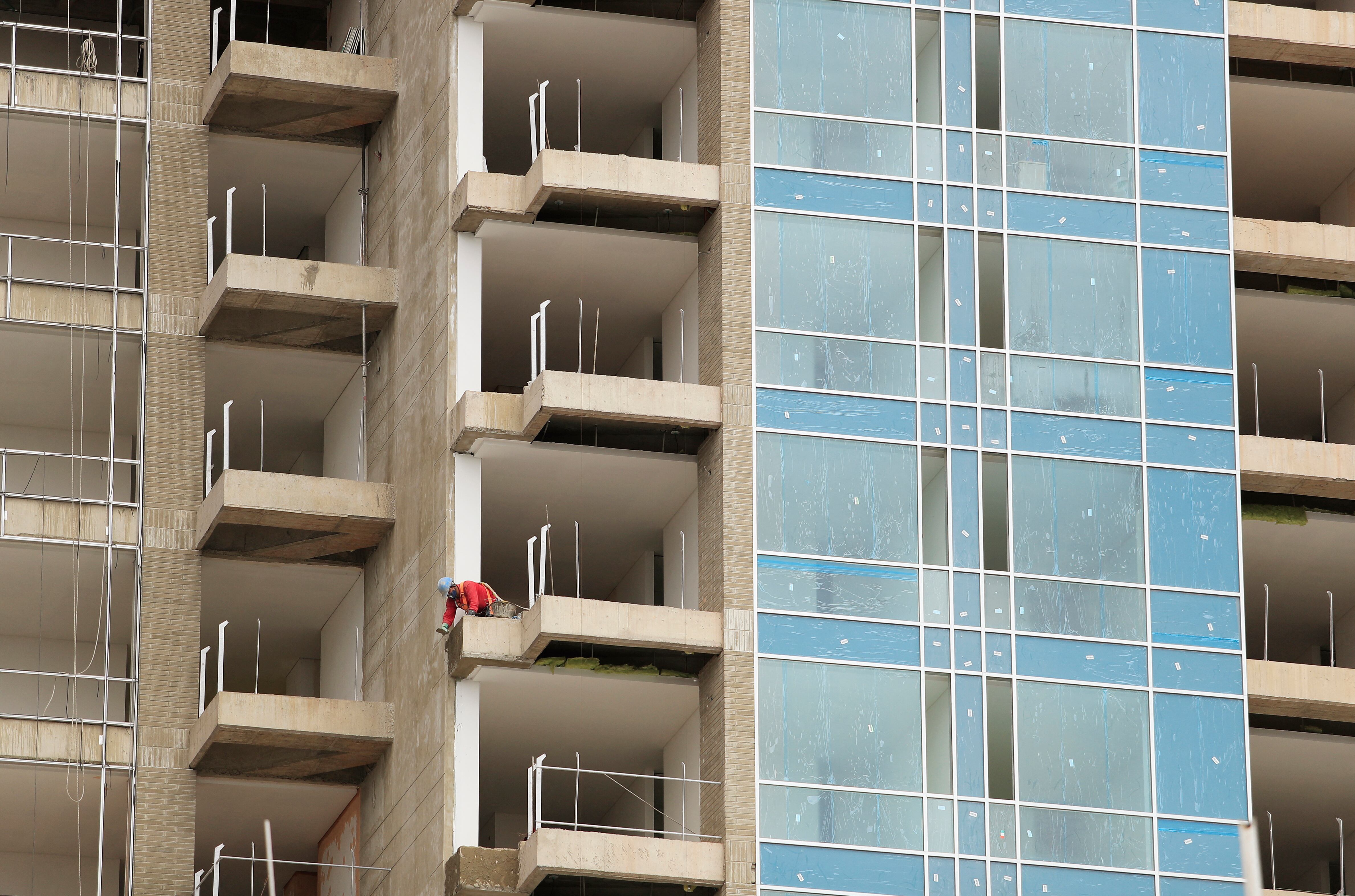 De las 8.481 unidades de vivienda nueva ofertadas en marzo de 2023 en Cali, el 98%  correspondía a  apartamentos, 85% de ellos en estado de preventa.