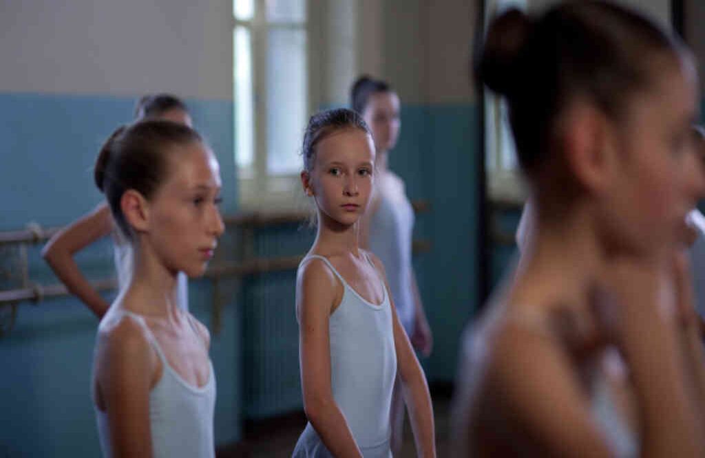 Polina (2016) Basada en una novela gráfica, la película narra la historia de una joven bailarina rusa, Polina, que se muda a Francia para lograr sus sueños. La poética obra es a la vez una mirada al ballet contemporáneo y un recorrido por el viaje de la niñez a la adultez de Polina, cuyo desarrollo se ve ligado a la evolución de su arte. 