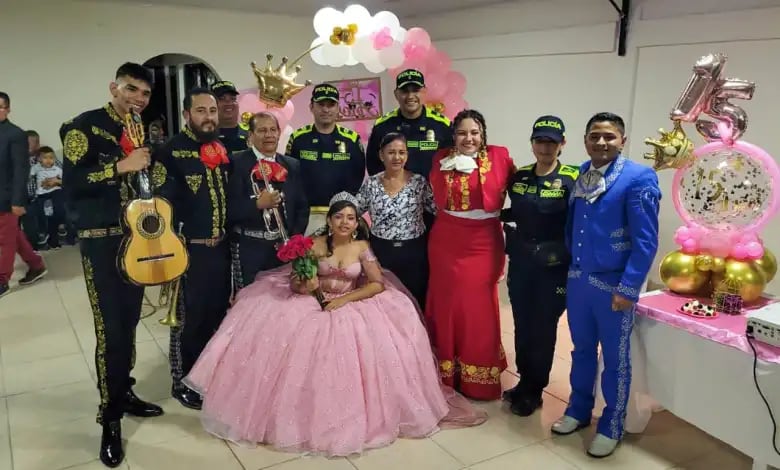 Policía de Ibagué ayudó a una adolescente a celebrar sus 15 años.