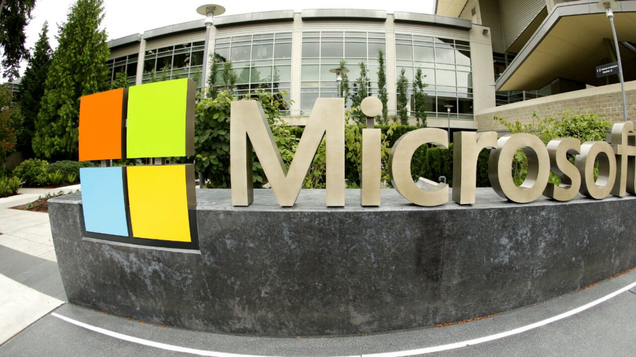 Microsoft seguirá haciendo que "Minecraft" esté disponible en todas las plataformas: computadores, iOs, Android, Xbox y PlayStation.