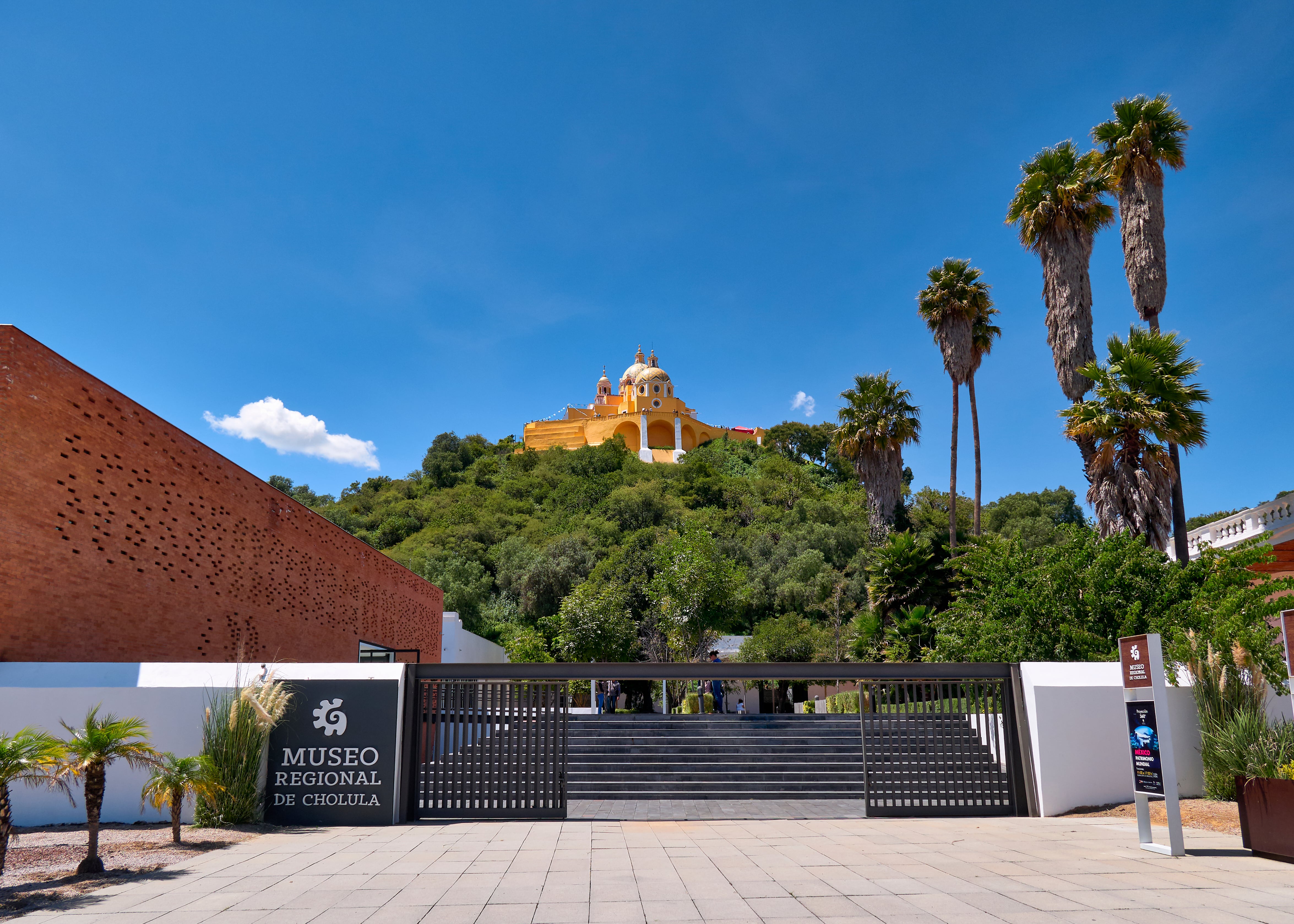 Santuario de Nuestra Señora de los Remedios,  San Andrés Cholula, México.