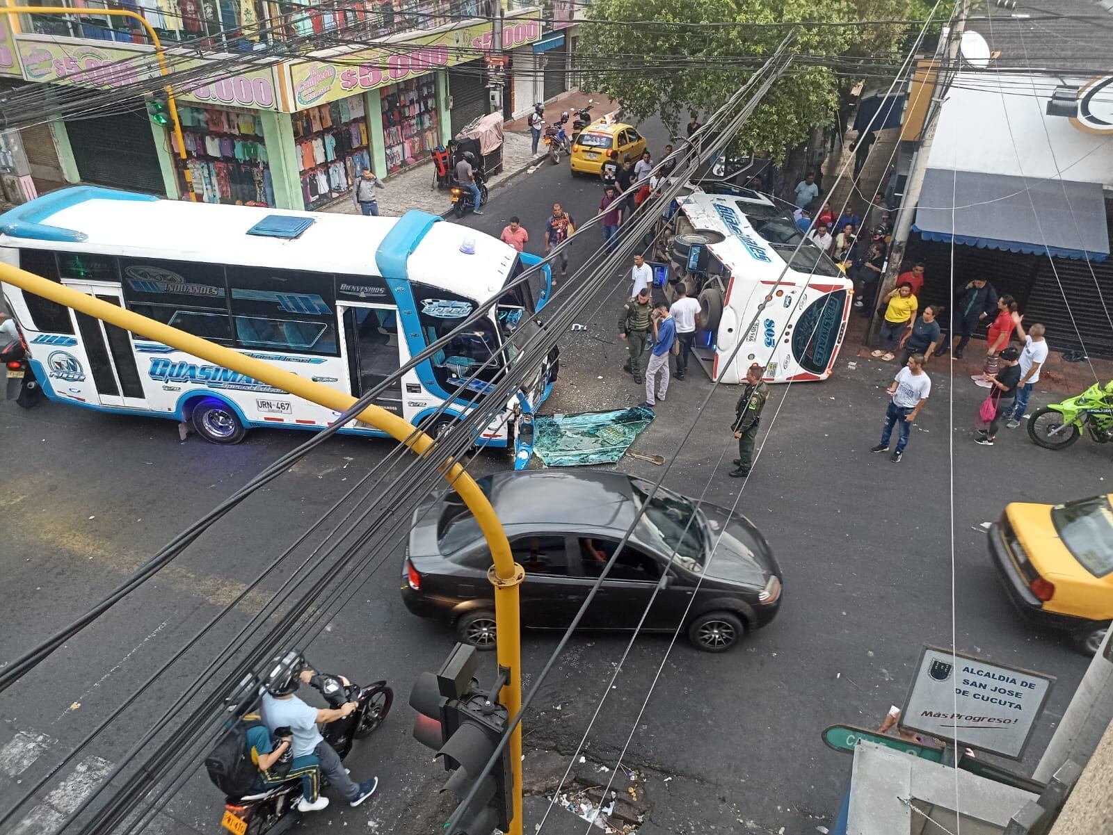 Las autoridades investigan los hechos.