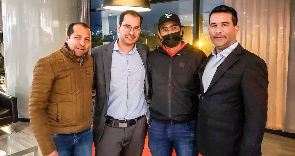 Los hermanos José Ignacio (centroizquierda) y Luis Eduardo Llinás Chica (derecha) han sido cercanos a Nicolás Petro (centroderecha).