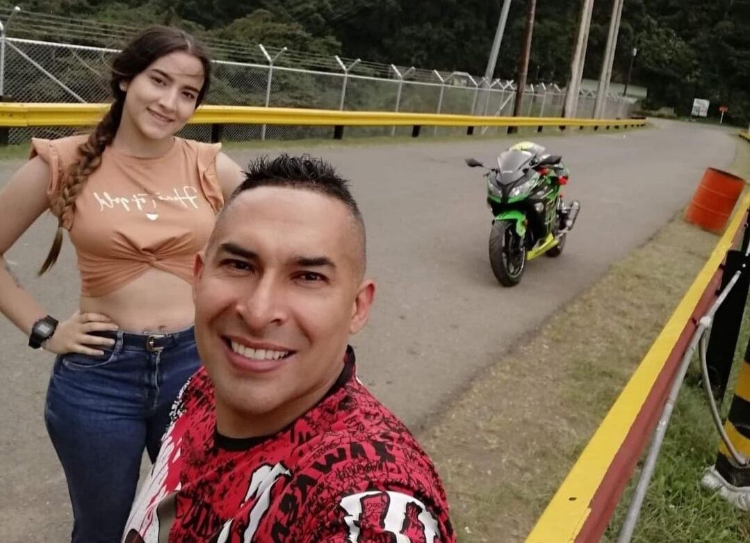 La joven era madre de un niño de siete años de edad.