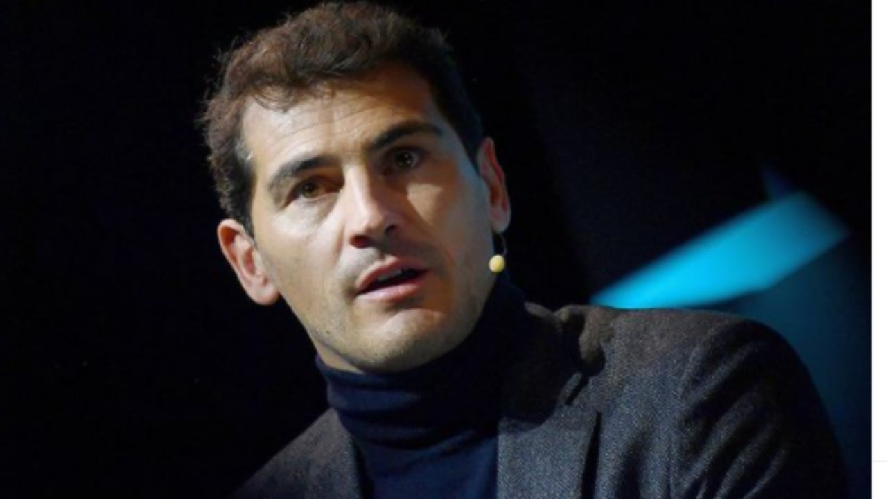El exportero español Iker Casillas criticó el premio otorgado a Messi.