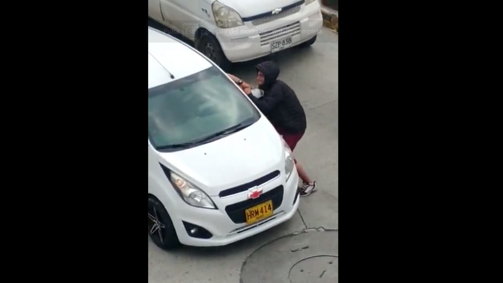 Fragmento del momento cuando inicia el forcejeo.