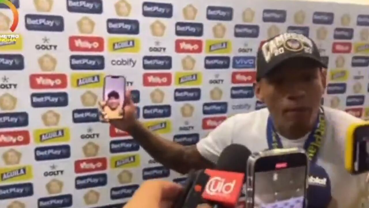 Jermein Peña, hablando con su papá luego de la final