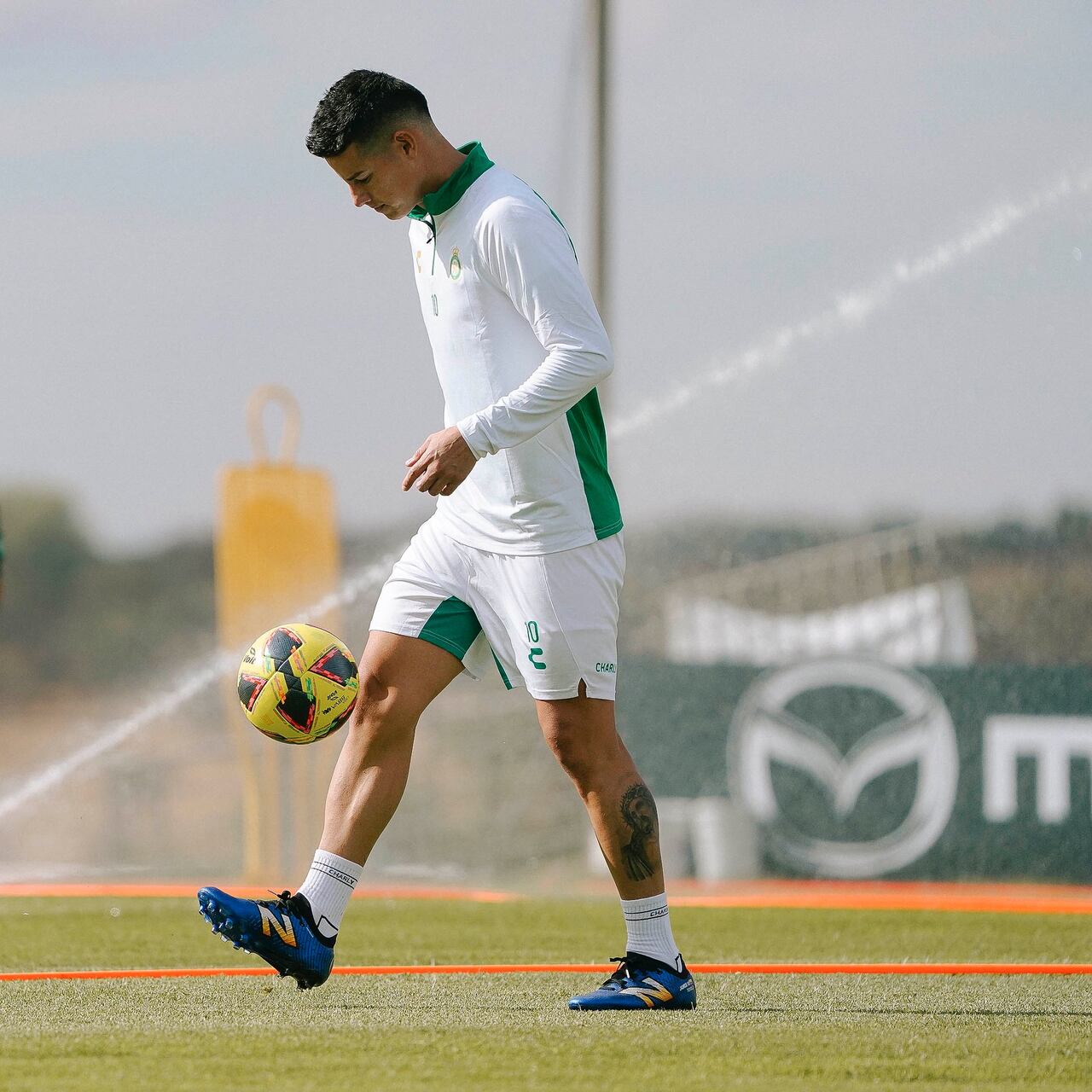 James Rodríguez en su primer entrenamiento con el Club León