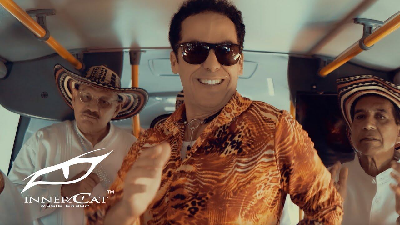 Vetto Gálves cantó el himno nacional en el partido Colombia - Chile.