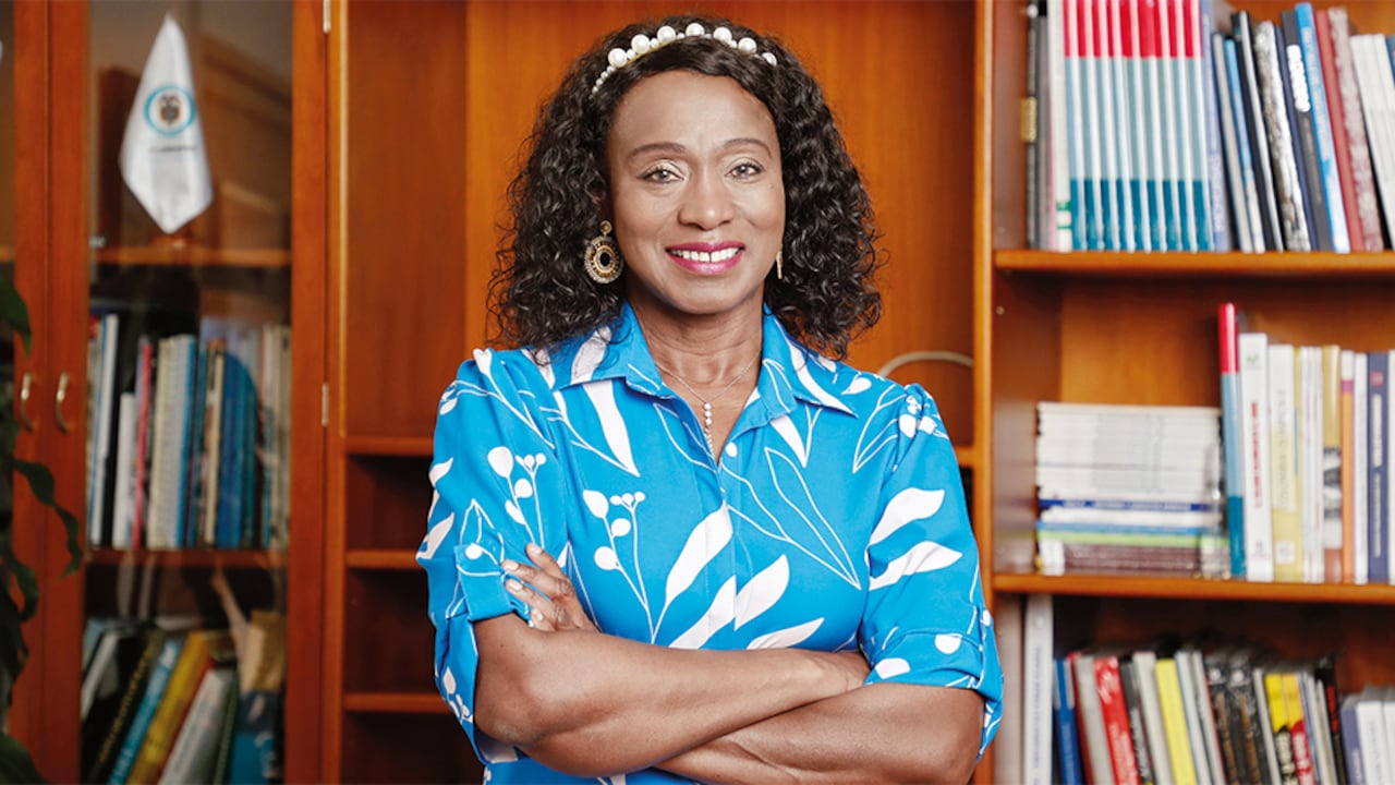 El Ministerio del Deporte, que lidera María Isabel Urrutia, firmó un convenio por 5.000 millones de pesos para implementar un sistema biométrico en los estadios.