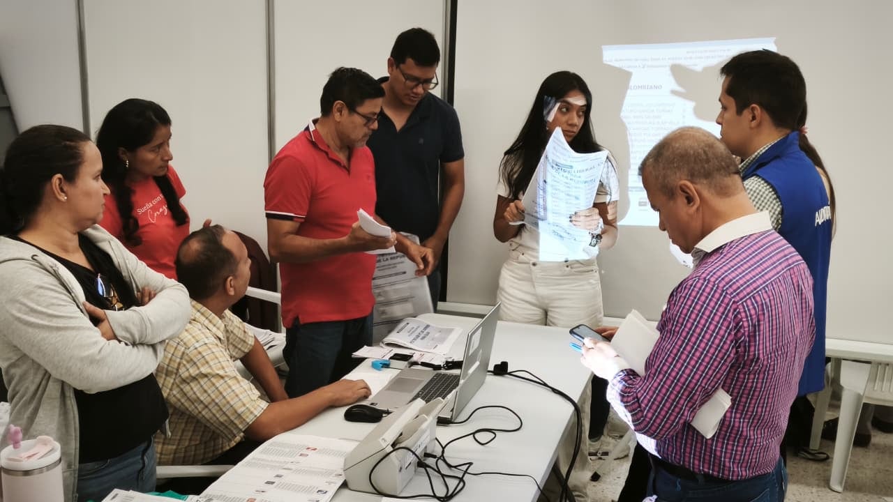 Imagen de referencia de las Comisiones Escrutadoras que verifican votaciones.