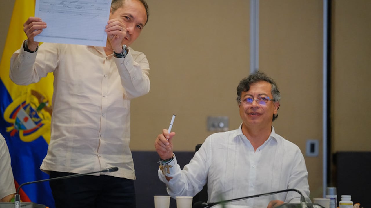 El presidente Gustavo Petro y su gabinete firmaron la convocatoria a una Asamblea Nacional Constituyente.