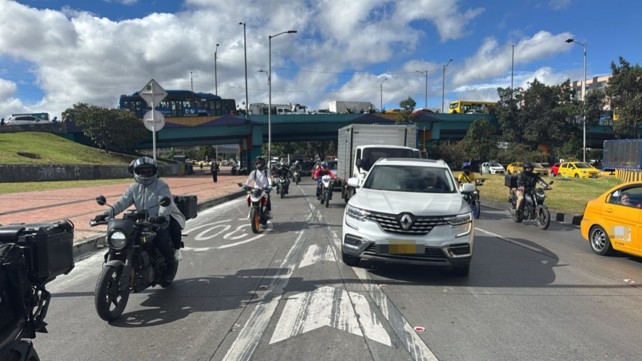 Esta mañana se presentó alto flujo vehicular en la calle 80.