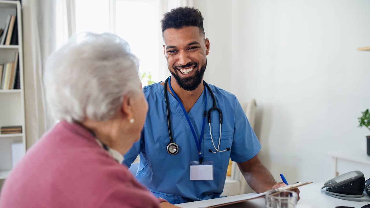 Las personas de la tercera edad son uno de los grupos que se verán más afectados por las nuevas medidas tomadas por Medicare