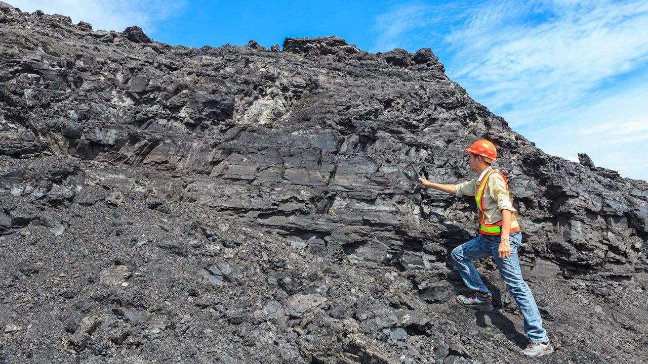 #9 Los geocientíficos, aquellas personas que se dedican a estudiar la composición de la tierra con fines ambientales, exploración, entre otros, obtuvieron un índice de sociabilidad del 64.5. FOTOS: 123 RF