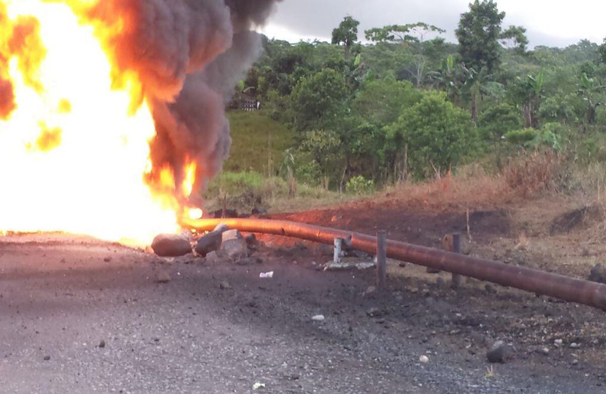 Atentado al oleoducto Churuyaco - Orito (OCHO). Orito, Putumayo, 31 de mayo. (Foto: cortesía Ecopetrol)