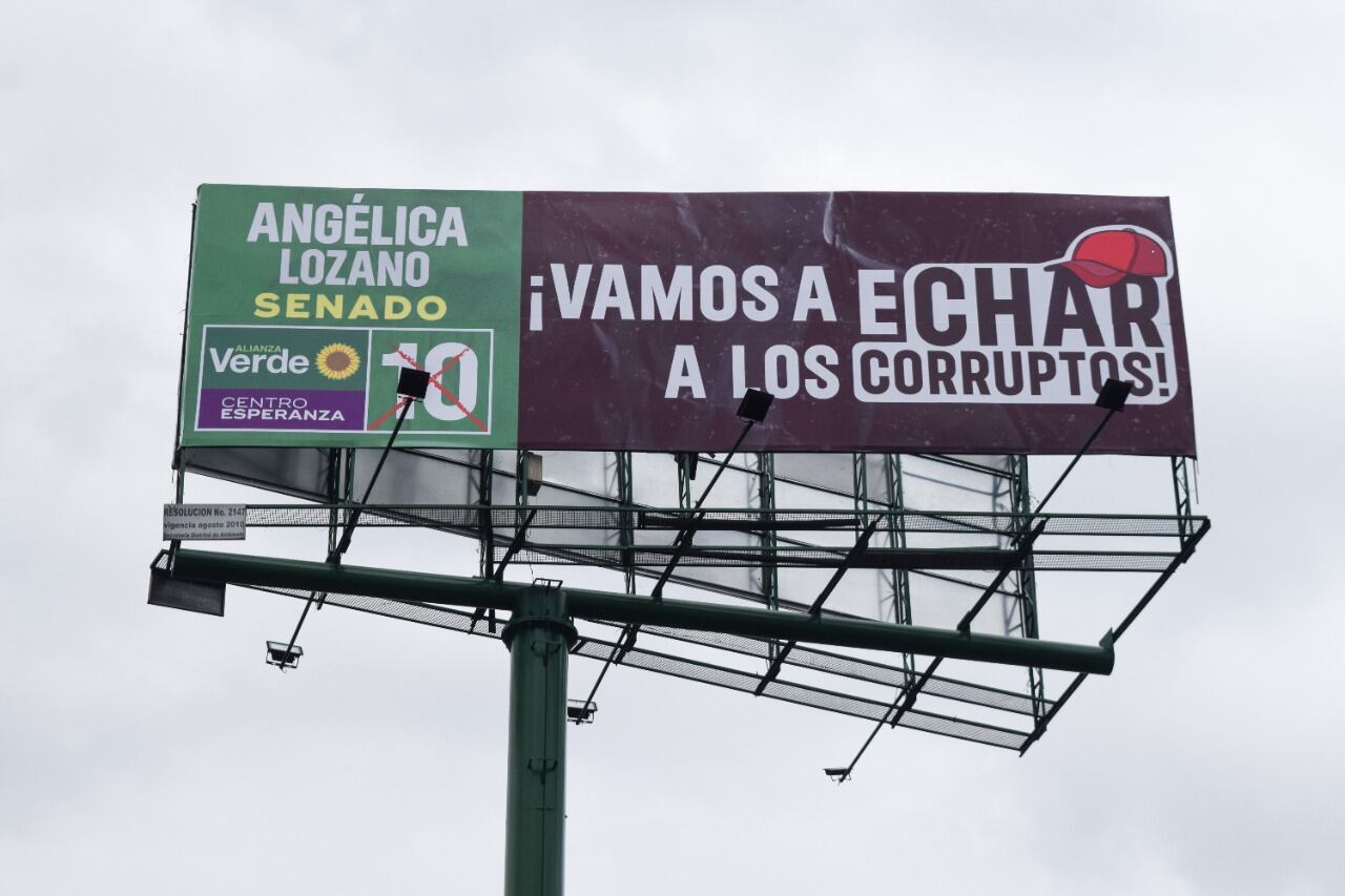 "Vamos a echar a los corruptos", la nueva valla de publicidad política de Angélica Lozano.