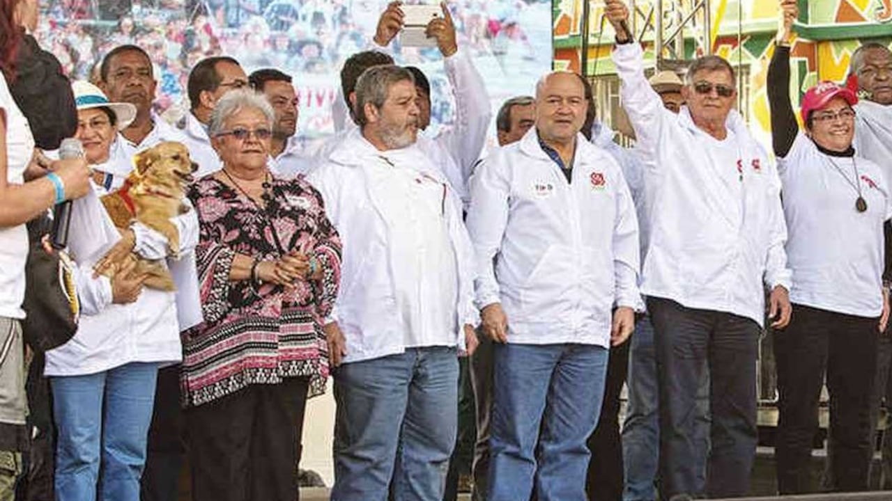 Congresistas y militantes del Partido Comunes, antes Partido Farc. Esta colectividad se creó por el Acuerdo de Paz firmado en 2016.