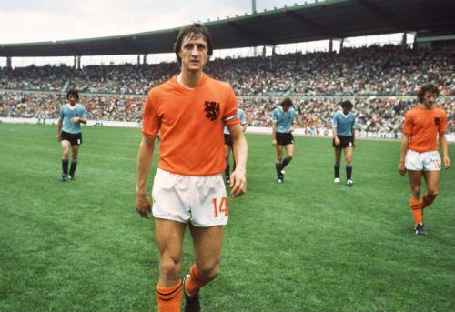 La Copa del Mundo le ha sido esquiva a la Naranja Mecánica en tres ocasiones se ha quedado a vísperas de conseguir el título, uno de las selecciones más memorables fue la de Johan Cruyff de 1974.
